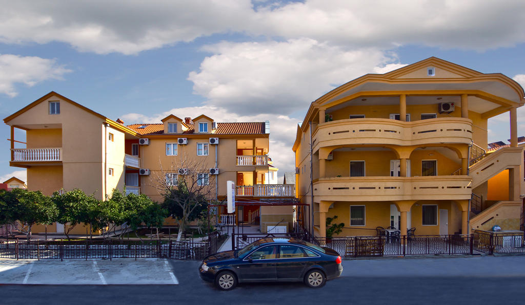 Apartments Dalila Ulcinj Ngoại thất bức ảnh